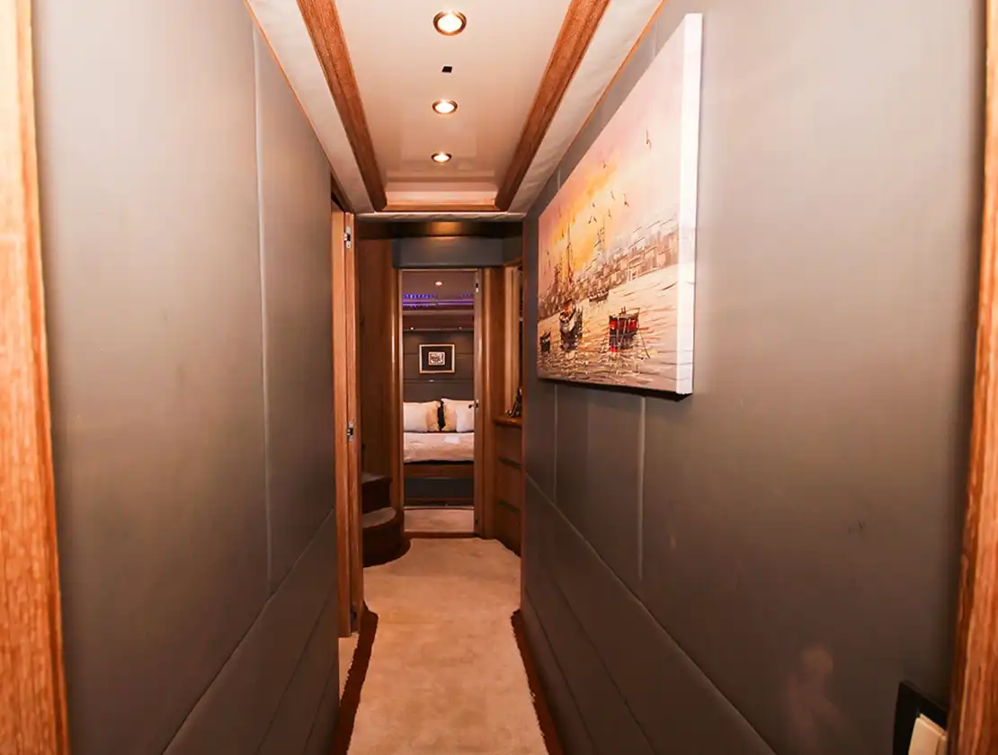 Antalya Yacht Rental Azimut Leonardo 98 
